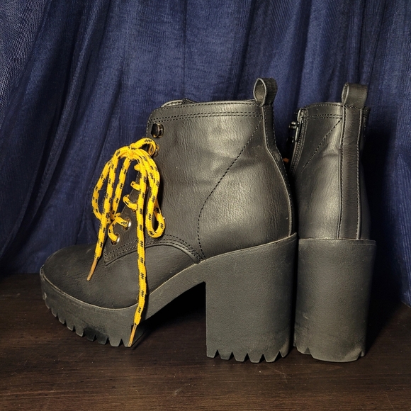 Seven7 Platform Ankle Boots - Picture 5 of 5